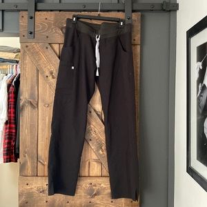 FIGS size medium black straight leg